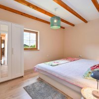 Nice home in Lonjica