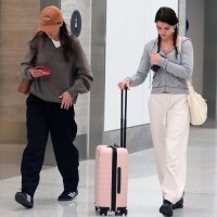 Katie i Suri Holmes