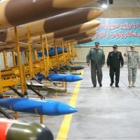 Inspekcija iranskog državnog vrha prilikom predstavljanja novih dronova