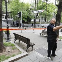 Paljenje svijeća ispred škole u Beogradu