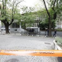 Paljenje svijeća ispred škole u Beogradu