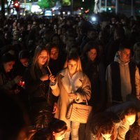 Svijeće i cvijeće za žrtve u Beogradu