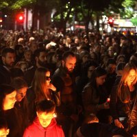 Svijeće i cvijeće za žrtve u Beogradu