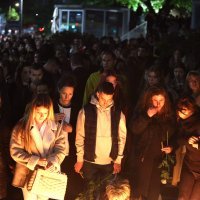 Svijeće i cvijeće za žrtve u Beogradu