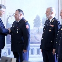 Predsjednik Vlade Plenković s predstavnicima Hrvatske vatrogasne zajednice