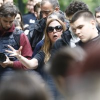 Poruke, cvijeće i svijeće u Beogradu
