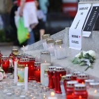 Zagrepčani pale svijeće u znak podrške Beogradu
