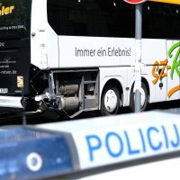 Sudar autobusa njemačkih registracija i tramvaja kod hotela Esplanada u Zagrebu