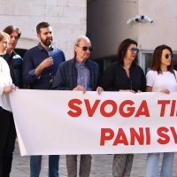 Molitelji na splitskom Peristilu