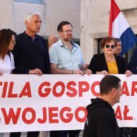 Molitelji na splitskom Peristilu