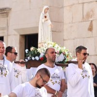 Molitelji na splitskom Peristilu