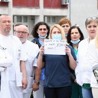 Prosvjed medicinskih sestara i tehničara ispred Opće bolnice Sisak