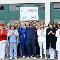 Prosvjed medicinskih sestara i tehničara ispred Opće bolnice Sisak