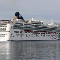 Prvi ovosezonski kruzer Norwegian Gem uplovio u riječku luku pun turista
