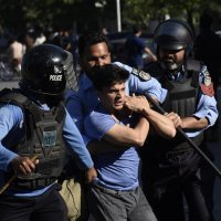 Prosvjed protiv uhićenja Imrana Khana