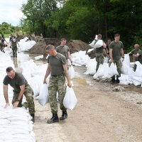 Hrvatska vojska radi nasipe