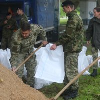 Vojska se uključila u obranu od poplave u Karlovcu