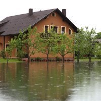 Ogulin: Rijeka Dobra izlila se na državnu cestu 42