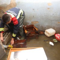 Izvanredno stanje na rijeci Mrežnici, voda ušla u kuće