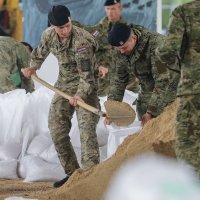 Ministar Banožić obišao vojnike koji pomažu na obrani od poplava