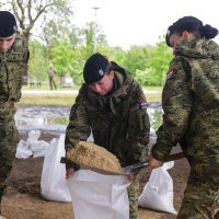 Ministar Banožić obišao vojnike koji pomažu na obrani od poplava