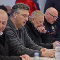 Andrej Plenković održao radni sastanak s ministrima, lokalnom zajednicom i nadležnim službama
