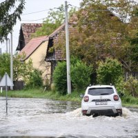 Rijeka Kupa je na povijesnoj razini i neke ceste uz Kupu su zatvorene