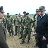 Brest Pokupski: Zoran Milanović obišao vojsku koja pomaže u obrani od poplave