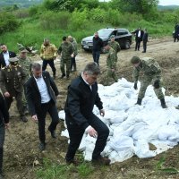 Brest Pokupski: Zoran Milanović obišao vojsku koja pomaže u obrani od poplave