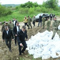 Brest Pokupski: Zoran Milanović obišao vojsku koja pomaže u obrani od poplave