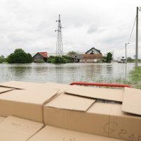 Vatrogasci i Crveni križ dostavljaju kruh građanima koji su u svojim kućama