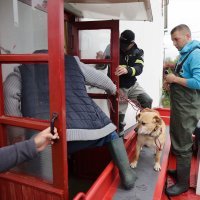 Vatrogasci i Crveni križ dostavljaju kruh građanima koji su u svojim kućama