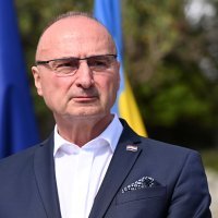 Grlić Radman i veleposlanik Ukrajine posadili maslinu na Pagu