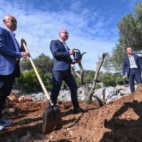 Grlić Radman i veleposlanik Ukrajine posadili maslinu na Pagu