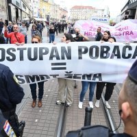 Protuprosvjednice zaustavile povorku Hod za život