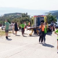 Prevrnuti kombi s maturantima kod Labina
