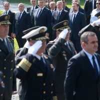 Državni dužnosnici položili vijence na Mirogoju u povodu Dana Hrvatske vojske