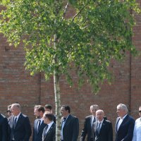 Državni dužnosnici položili vijence na Mirogoju u povodu Dana Hrvatske vojske