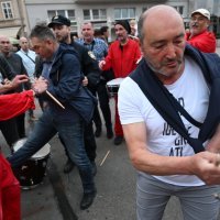 Bubnjari na Dolcu u Zagrebu isprovocirali glasnim sviranjem sudionike misnog slavlja