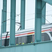 Vatrogasci spasili čovjeka koji je propao kroz tračnice na Željezničkom mostu u Zagrebu