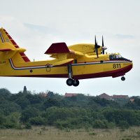 Avioni u zrakoplovnoj bazi u Zemuniku