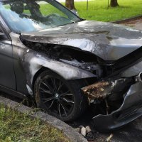 Ispred stambene zgrade izgorio BMW