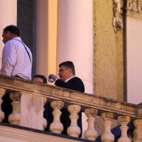 Zoran Milanović na domjenku na balkonu riječkog kazališta
