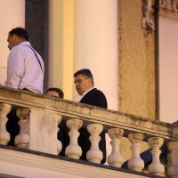 Zoran Milanović na domjenku na balkonu riječkog kazališta