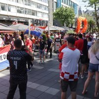 Navijači u gradu prije utakmice Hrvatske i Nizozemske