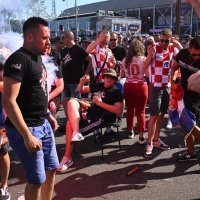 Hrvatski navijači kod stadiona