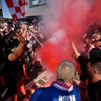 Hrvatski navijači kod stadiona