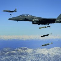F-15E izbacuje JDAM sustave