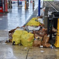 Smeće na ulicama Pariza