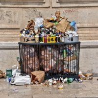 Smeće na ulicama Pariza